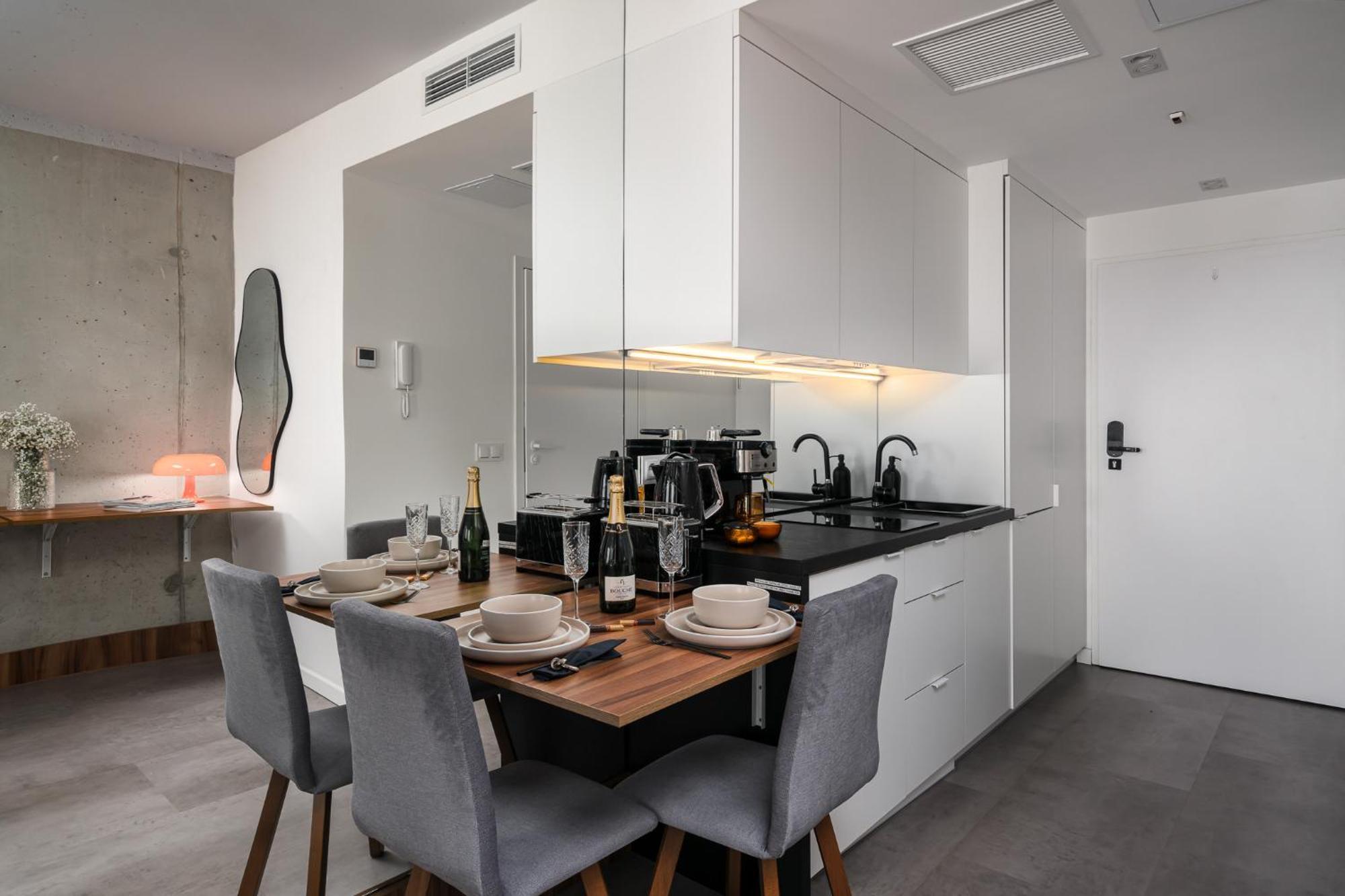 Apartments Wroc'Love By Me &301 Legnicka & Self Check-In 24H & Lift & Air Conditioning Βρότσλαβ Εξωτερικό φωτογραφία